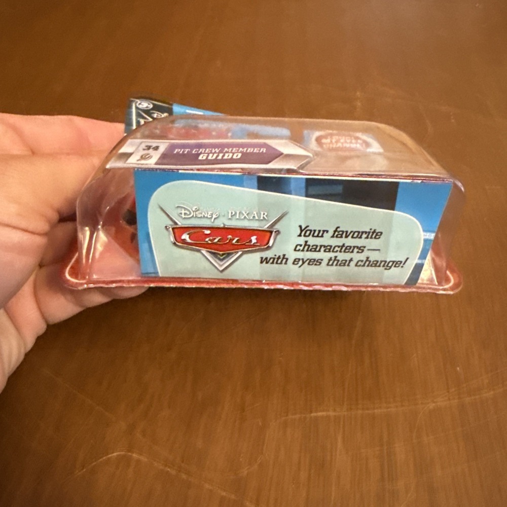 2010 Disney Cars Skyline Lenticular PIT CREW MEMBER GUIDO #34 - Picture 4 of 5